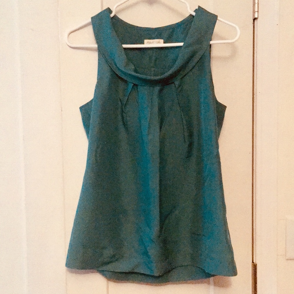 Chic green silk shell top!